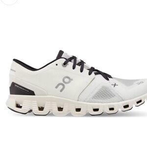 OnCloud Cloud X 3 - Women’s White and Black size 7